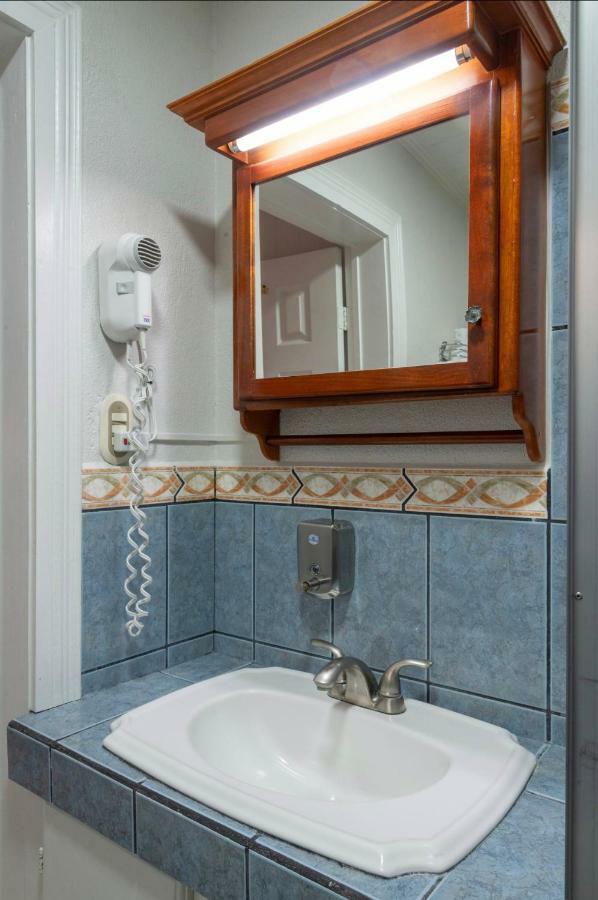 سان هوزيه Prado Inn & Suites المظهر الخارجي الصورة